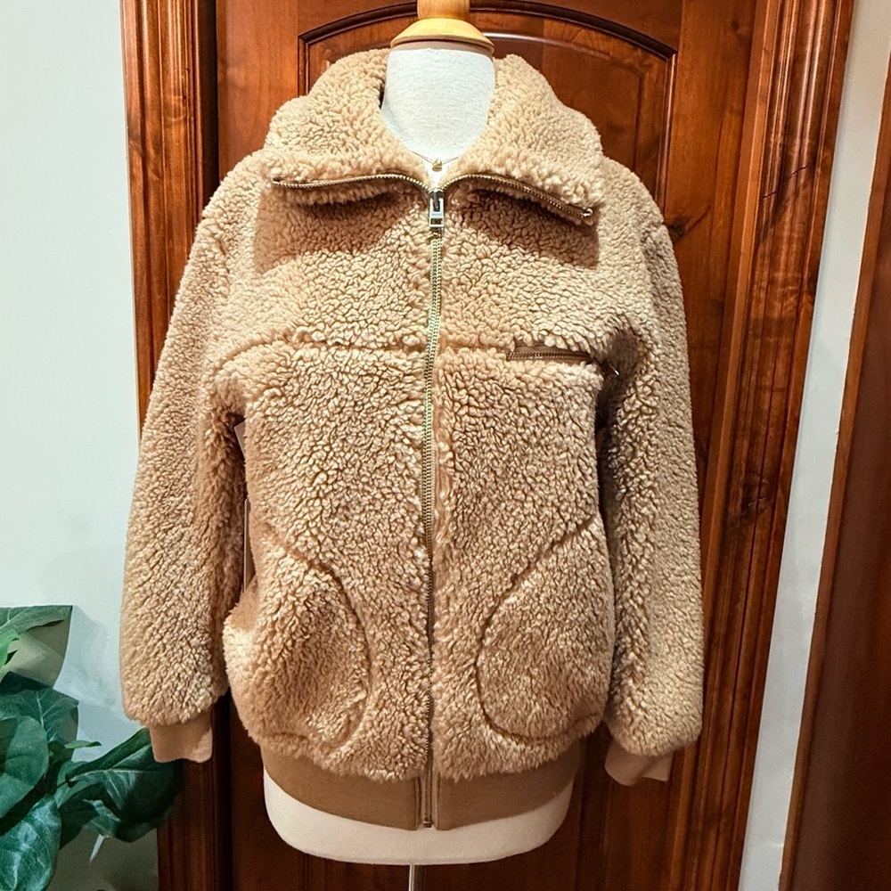 💋Aritzia Sherpa teddy jacket coat as seen on Kendall Jenner, oversized size XXS - Picture 12 of 12